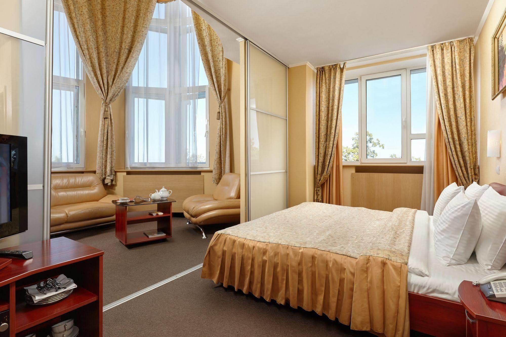 Oktyabrskaya Hotel Nižnij Novgorod Esterno foto